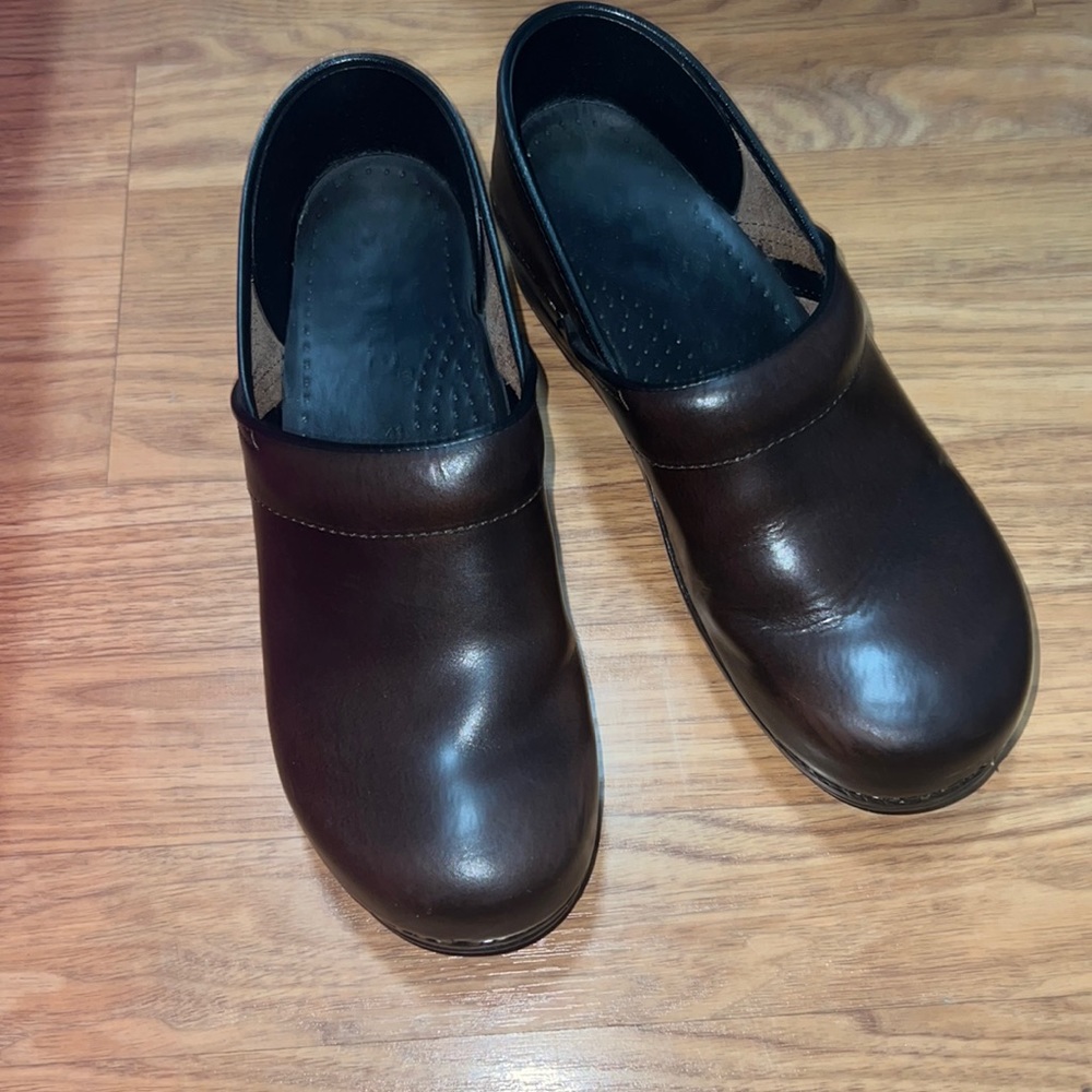 Sanita clogs. Dark brown size 41. ECU/Like new